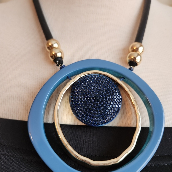 ✨️Elegant Gold and Blue Necklace with Earrings Set - Picture 10 of 16